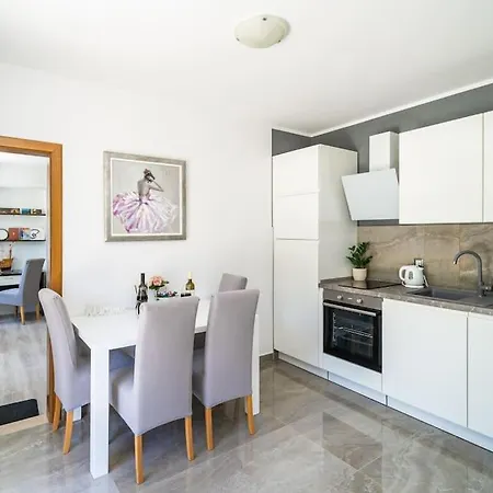 Apartman Silver Deluxe, Sea View Apt.2+1, Private Parking Prijevor