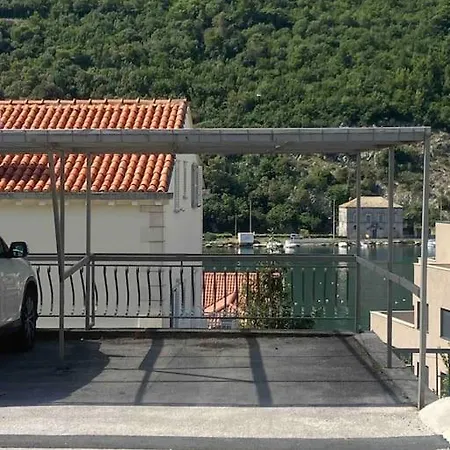 Silver Deluxe, Sea View Apt.2+1, Private Parking Prijevor
