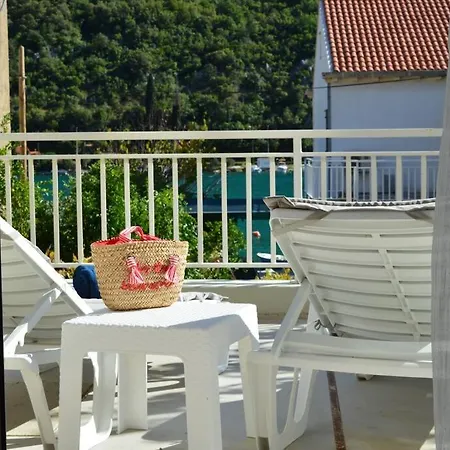Silver Deluxe, Sea View Apt.2+1, Private Parking Prijevor
