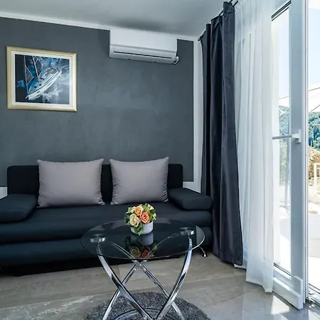 Silver Deluxe, Sea View Apt.2+1, Private Parking 公寓 Prijevor