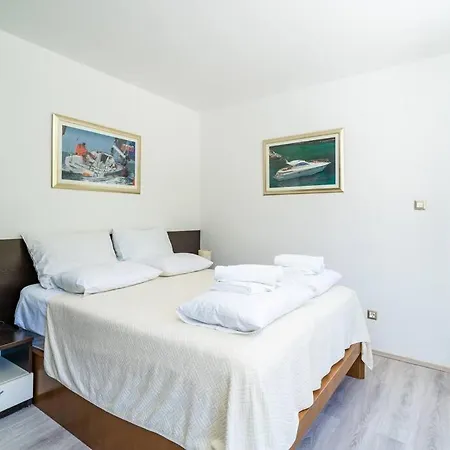Silver Deluxe, Sea View Apt.2+1, Private Parking Apartman *