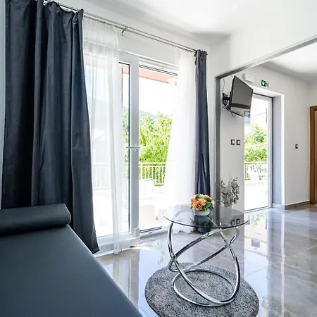 Apartman Silver Deluxe, Sea View Apt.2+1, Private Parking