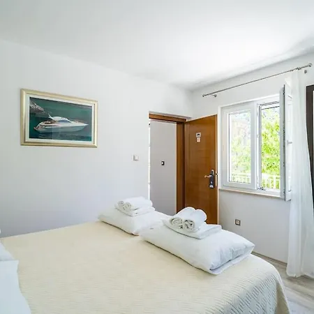 Silver Deluxe, Sea View Apt.2+1, Private Parking 公寓