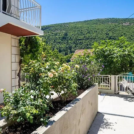 Silver Deluxe, Sea View Apt.2+1, Private Parking Apartman *