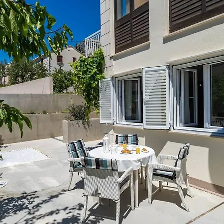 Silver Deluxe, Sea View Apt.2+1, Private Parking Appartamento