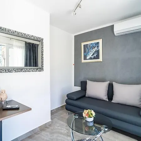 Silver Deluxe, Sea View Apt.2+1, Private Parking Apartman